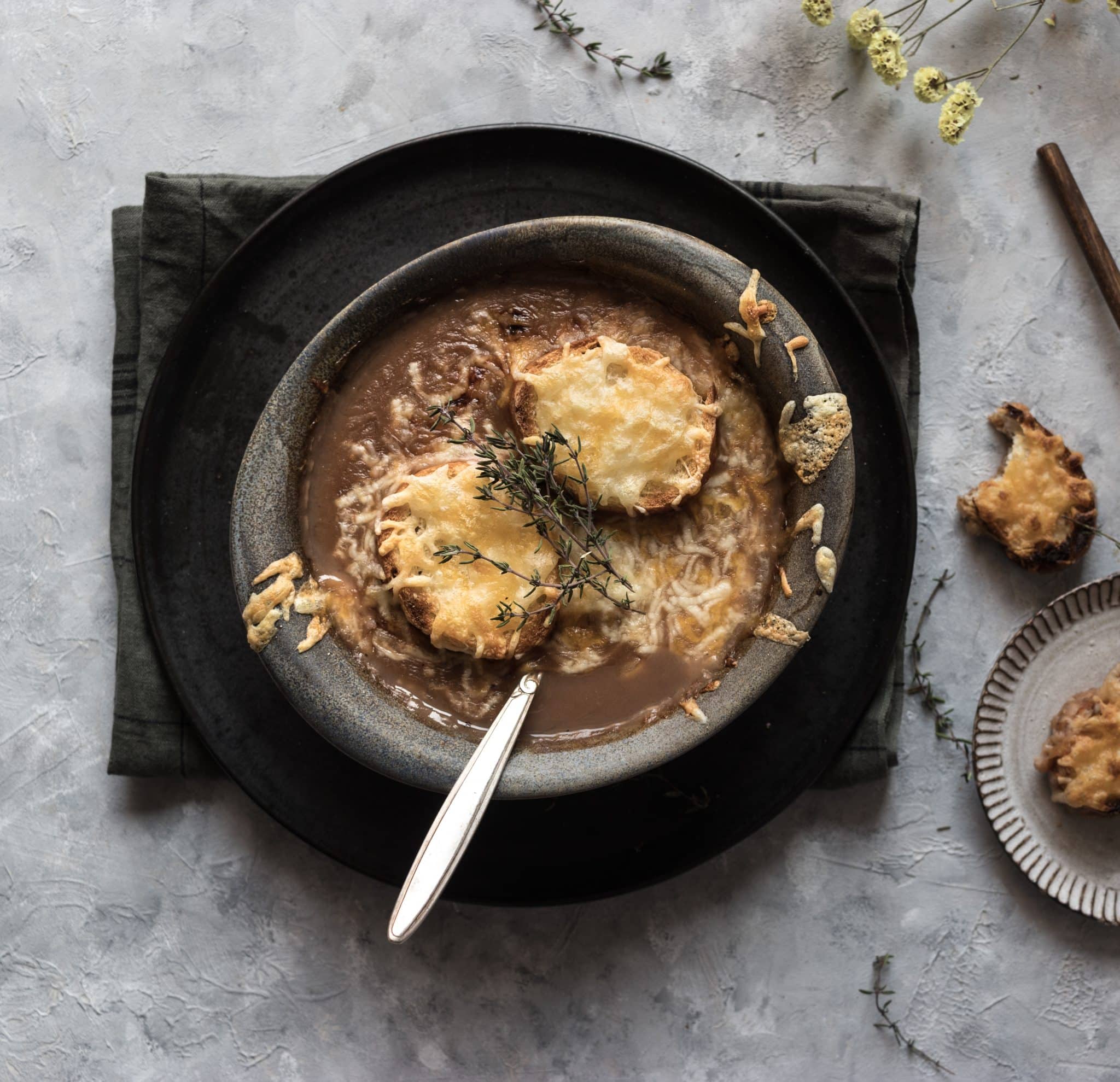 les différentes façons de préparer des soupes à l’oignon gratinées